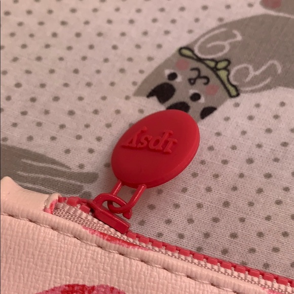 Pink kiss Ipsy makeup bag - Picture 2 of 4